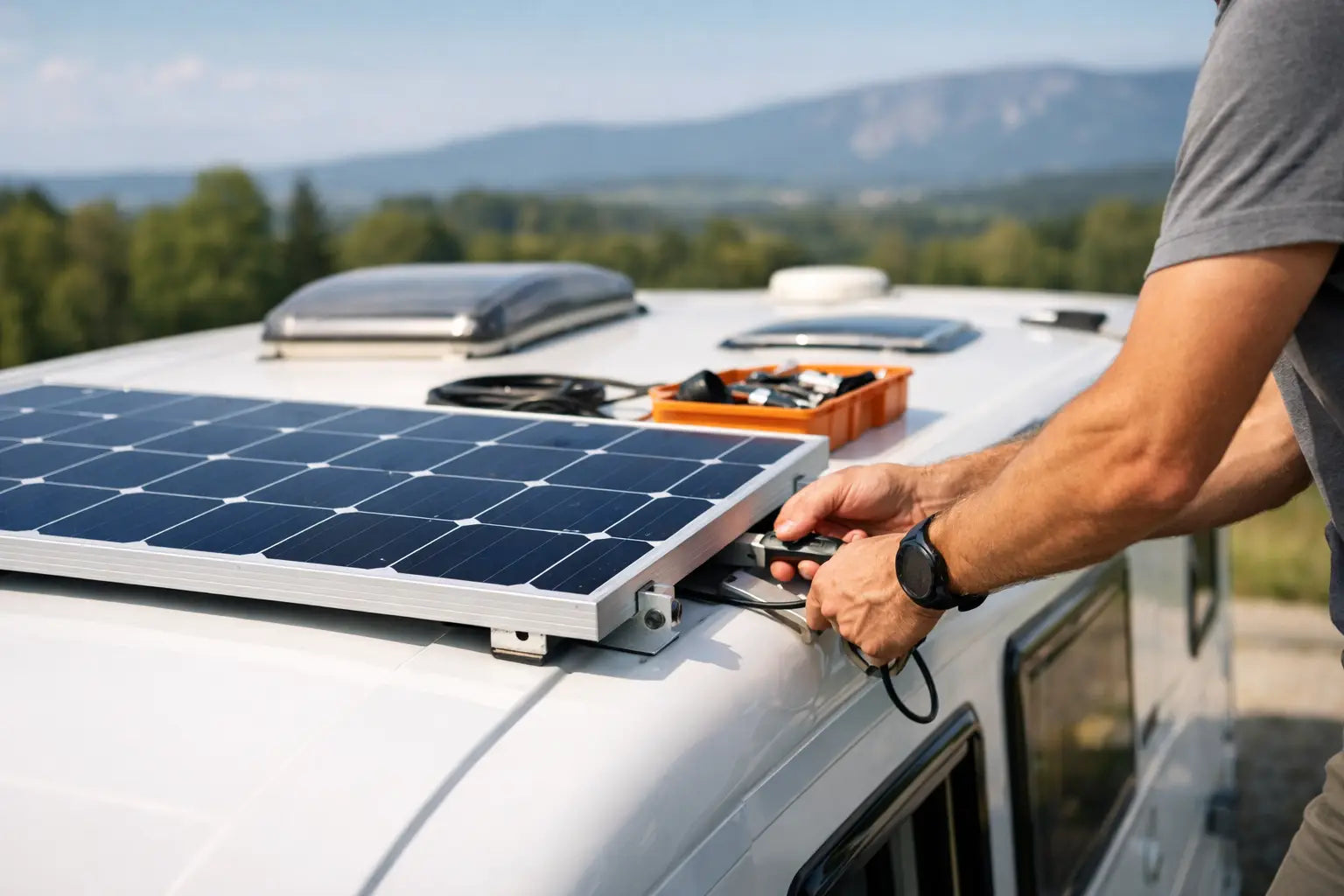 Solarmodul auf dem Wohnmobil montieren